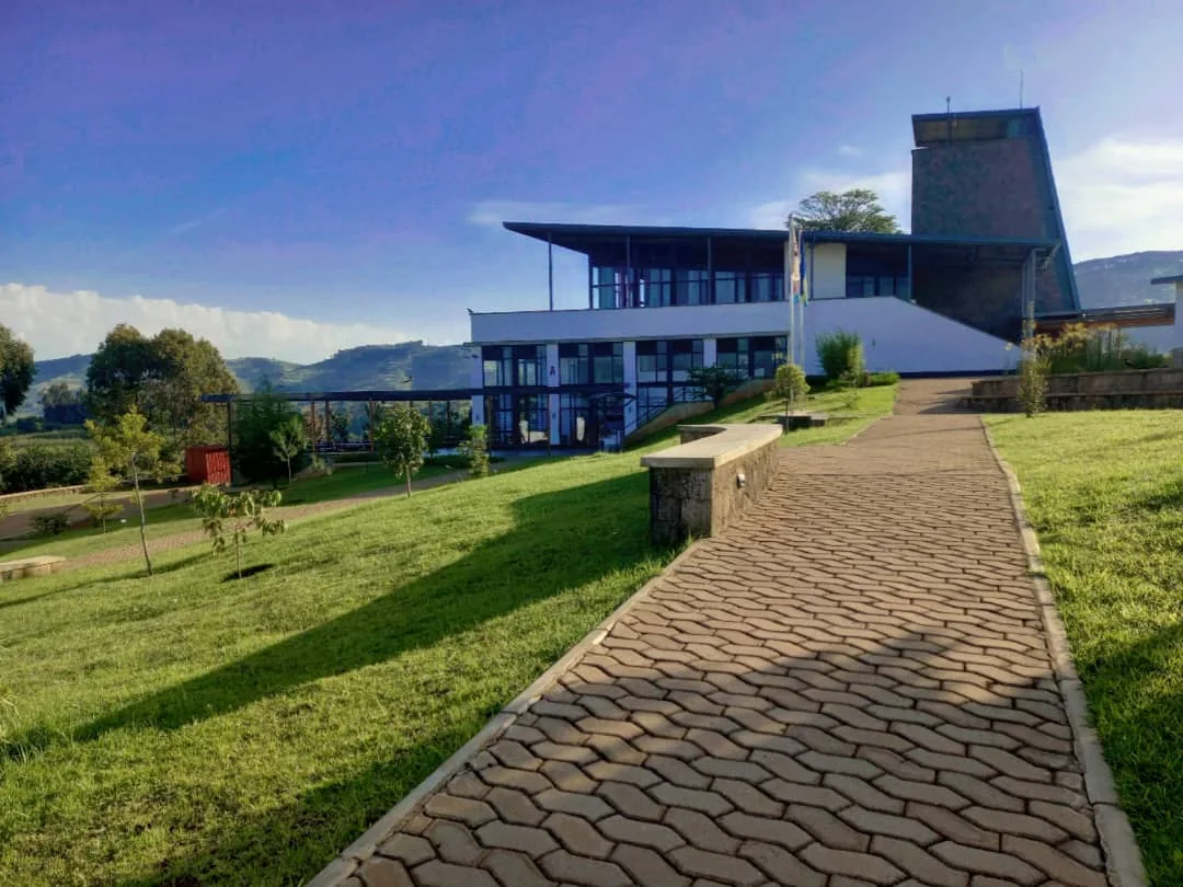 Bâtiment et espaces paysagers à Butaro, Burera